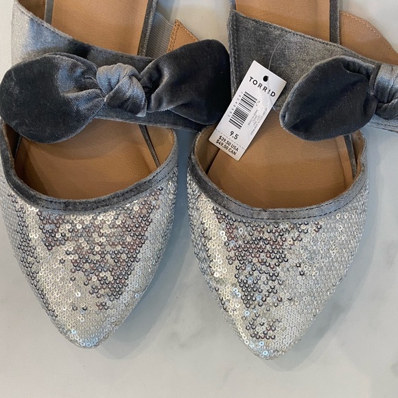 NWT Torrid Sequins and Velvet Bow Flats - Picture 3 of 4